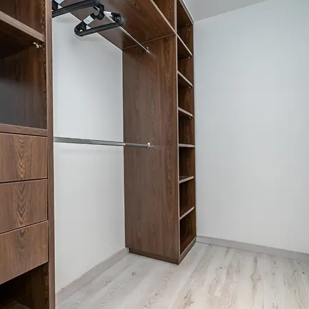 Luxy Hollo Gozsdu Court *