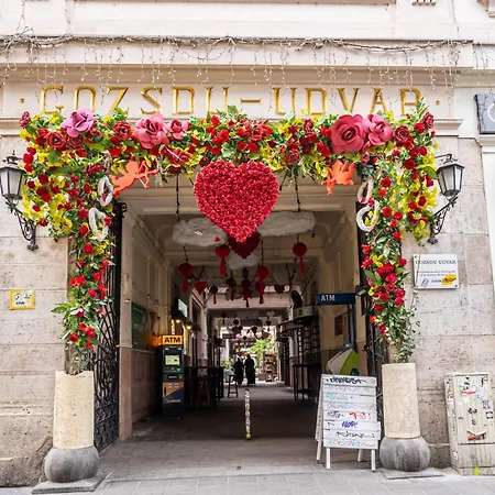 Luxy Hollo Gozsdu Court * Budapeszt